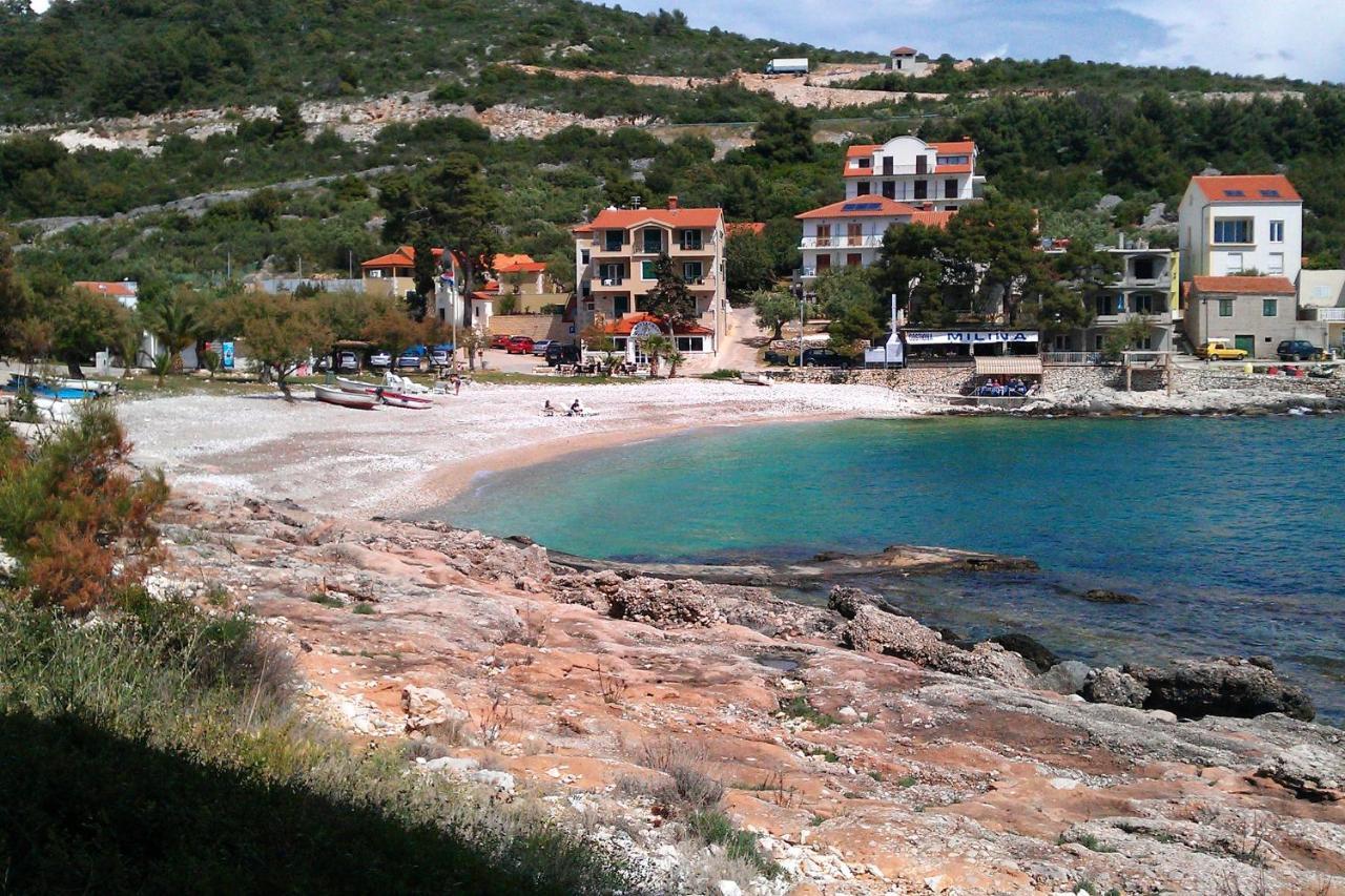 Apartments By The Sea Milna, Hvar - 12244 外观 照片